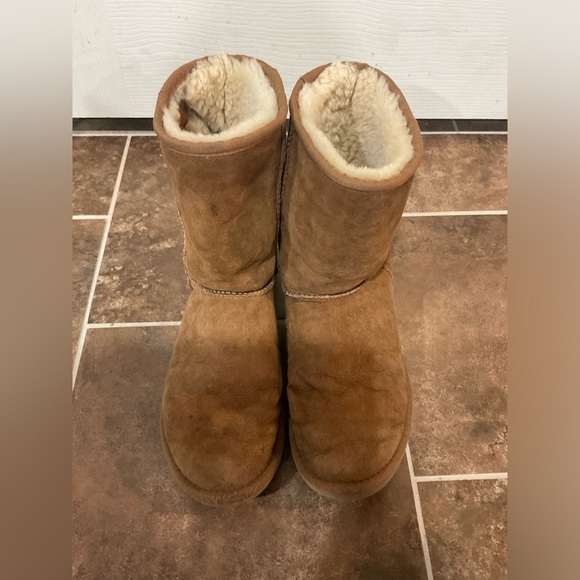 UGG Australia Classic Short Sheepskin Boots in Chestnut Size 8 - Picture 1 of 7